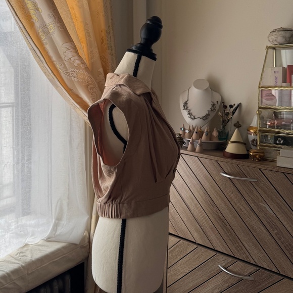 Button-down Crop Top - Picture 2 of 6